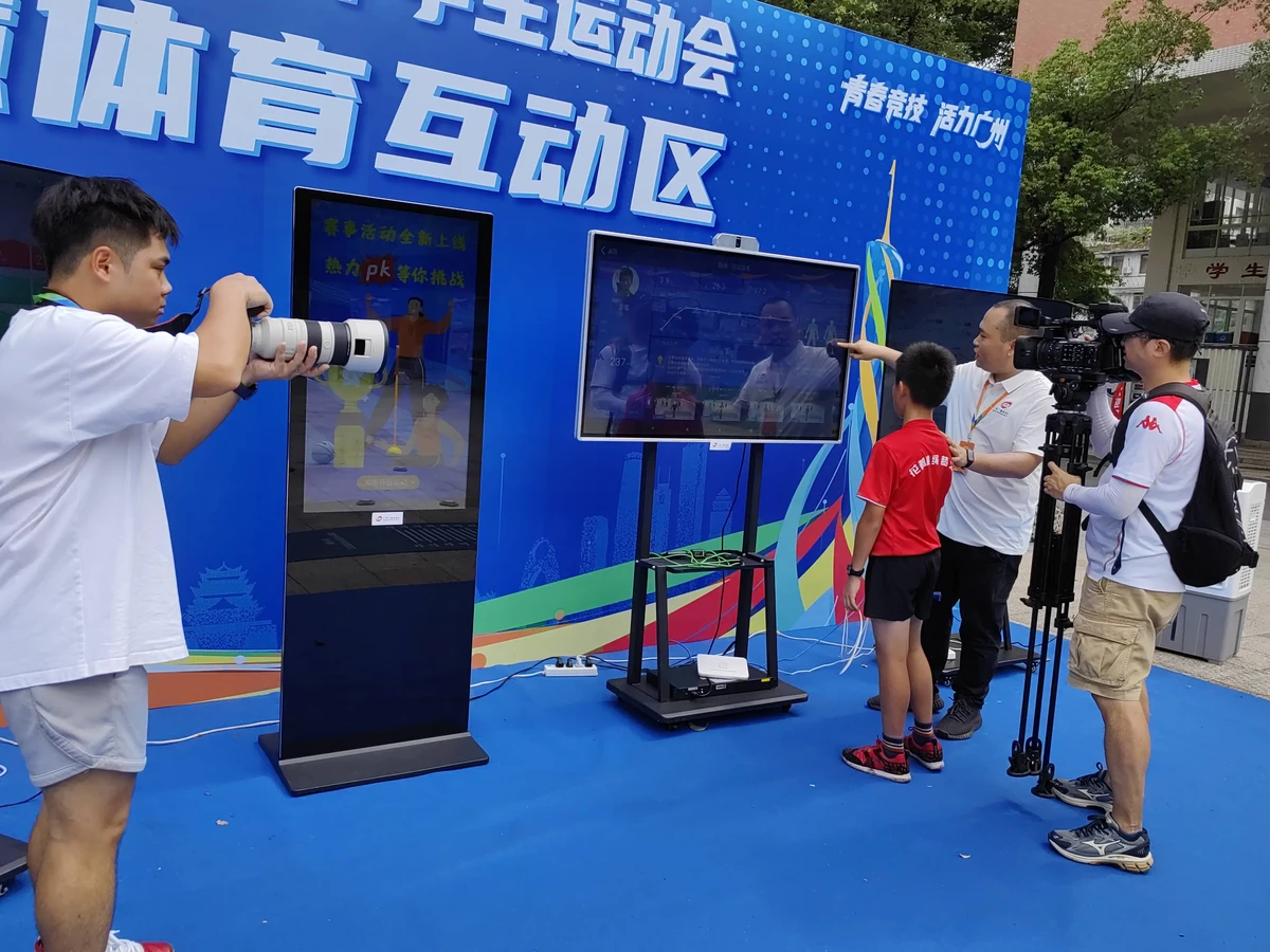 在哪里能找到适合青少年的智能球场训练课程?