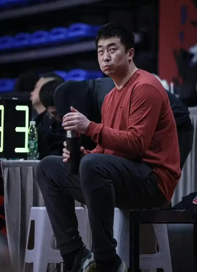 退役球员如何转型为篮球教练